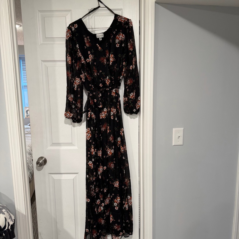 Chic Black Floral Maxi Dress